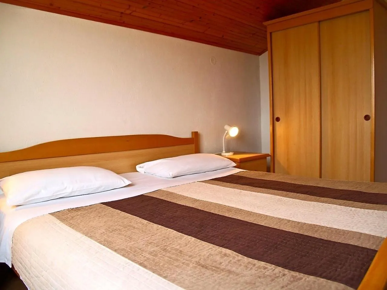 Apartments With A Parking Space Preko, Ugljan - 20853 普莱克